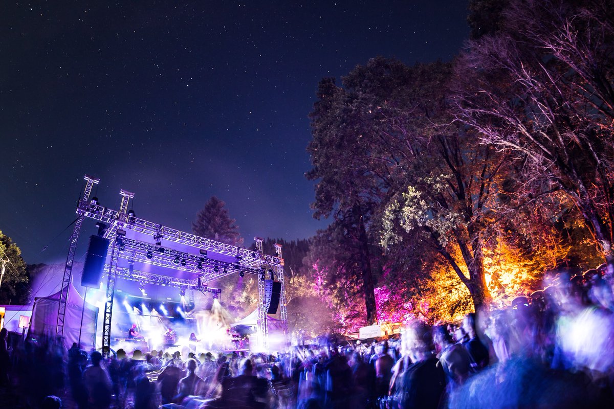 STS9's tweet photo. Making otherworldly sounds with our friend @RichardDevine last night during our second Wave Spell improv set of the weekend @wavespellfest π½ vibes are high in Belden Town β¨β¨ Ready for night 3!!! #WaveSpellLive https://t.co/PKthmazZje