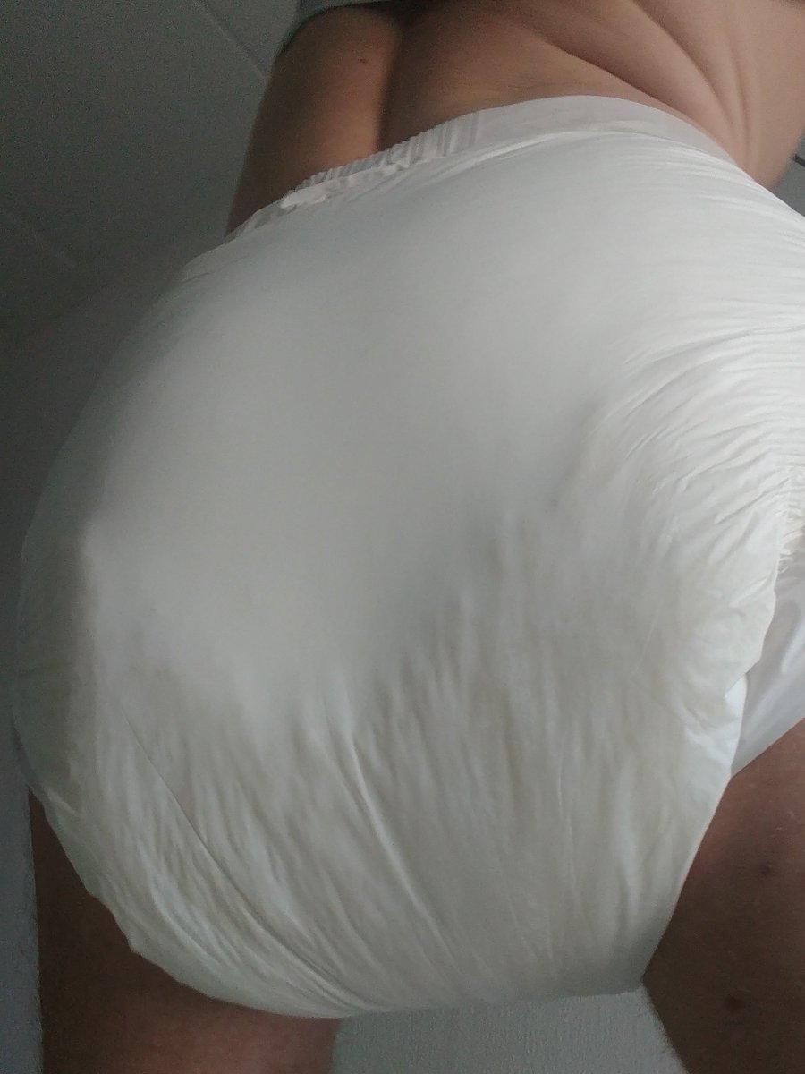 GonBoar's tweet photo. Soaked! After 12 hours and 10+ bottles
#diaper #diaperboy #abdl https://t.co/vBQIRZ5JIf