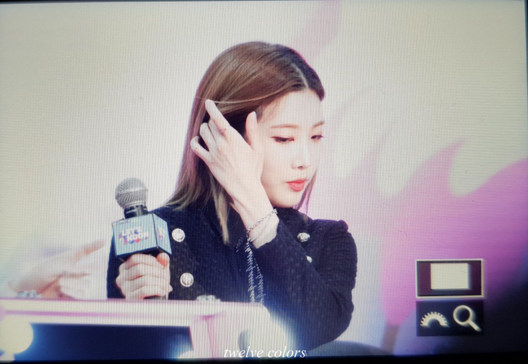 twelvecolors's tweet photo. 190817 KCON LA 💋
#이달의소녀 #LOONA #김립 #KimLip https://t.co/MS9cvIPwDg