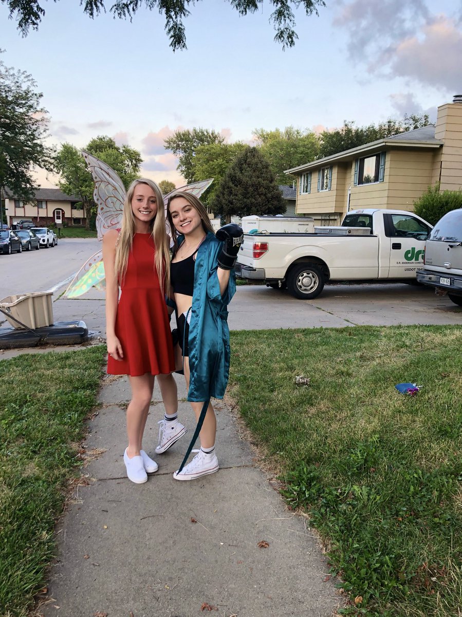 LentzArianna's tweet photo. ari the fairy made an appearance at the #b2sd ๐งโโ๏ธโค๏ธ https://t.co/z6eBe856gY