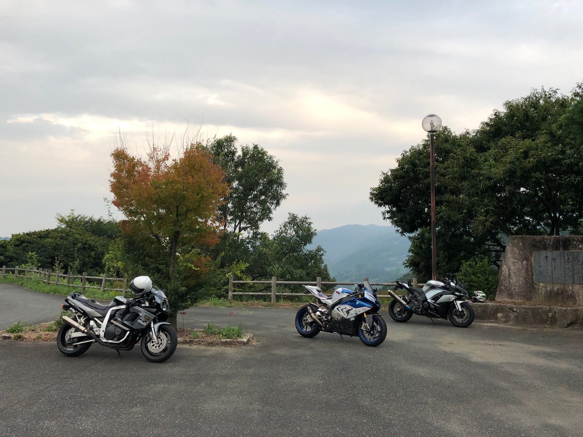 s1000rrken's tweet photo. 気持ちいい季節になりました👍
#バイク #早朝 #ストレス発散 #連休最後 #S1000RR #scaners https://t.co/jRUPO0XLoa