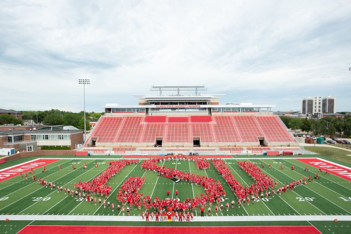 Redbirds showed their spirit today by taking part in the largest group photo at Illinois State. #RedbirdProud