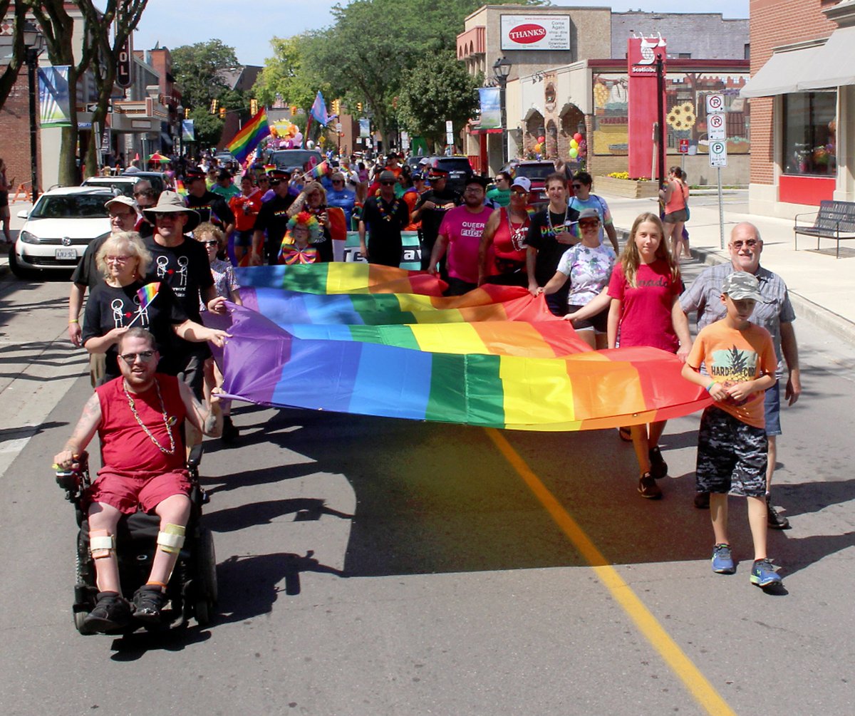 Chathamnews's tweet photo. Strong show of support for Pride celebration in Chatham-Kent #ckont 
https://t.co/TX63hldCkc https://t.co/NnolPmOfMg