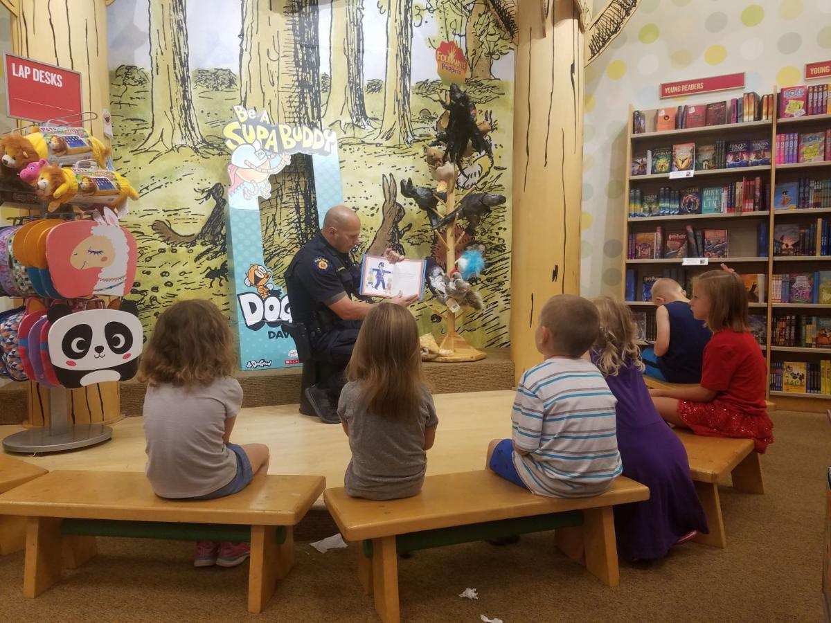 Round Rock Police On Twitter Storytime With Ofcmarmarinos At