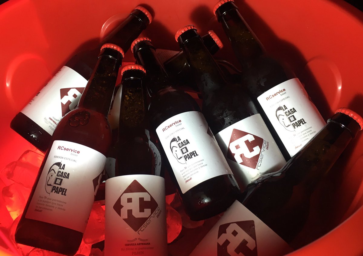 RCserviceSpain's tweet photo. Este ha sido el último instante y una vez más NOS SOBRAN LOS MOTIVOS para celebrar.
SALUD tercer y último equipo de rodaje de #lcdp4 que terminó ayer por la noche🍻, fue muy emotivo. Y nosotros estuvimos ahí con unas #RCbeer para brindar . Enhorabuena https://t.co/uwRMSaphLf… https://t.co/pYYEWJZKTc