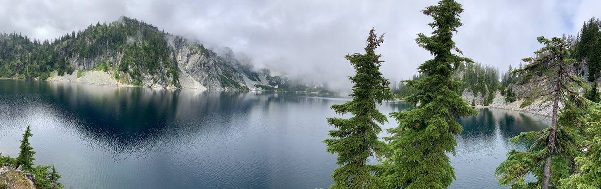 ceciolivos's tweet photo. Snow Lake in the clouds 🌲🥾#pnw #alpinelakes https://t.co/7IJOoBnAXT