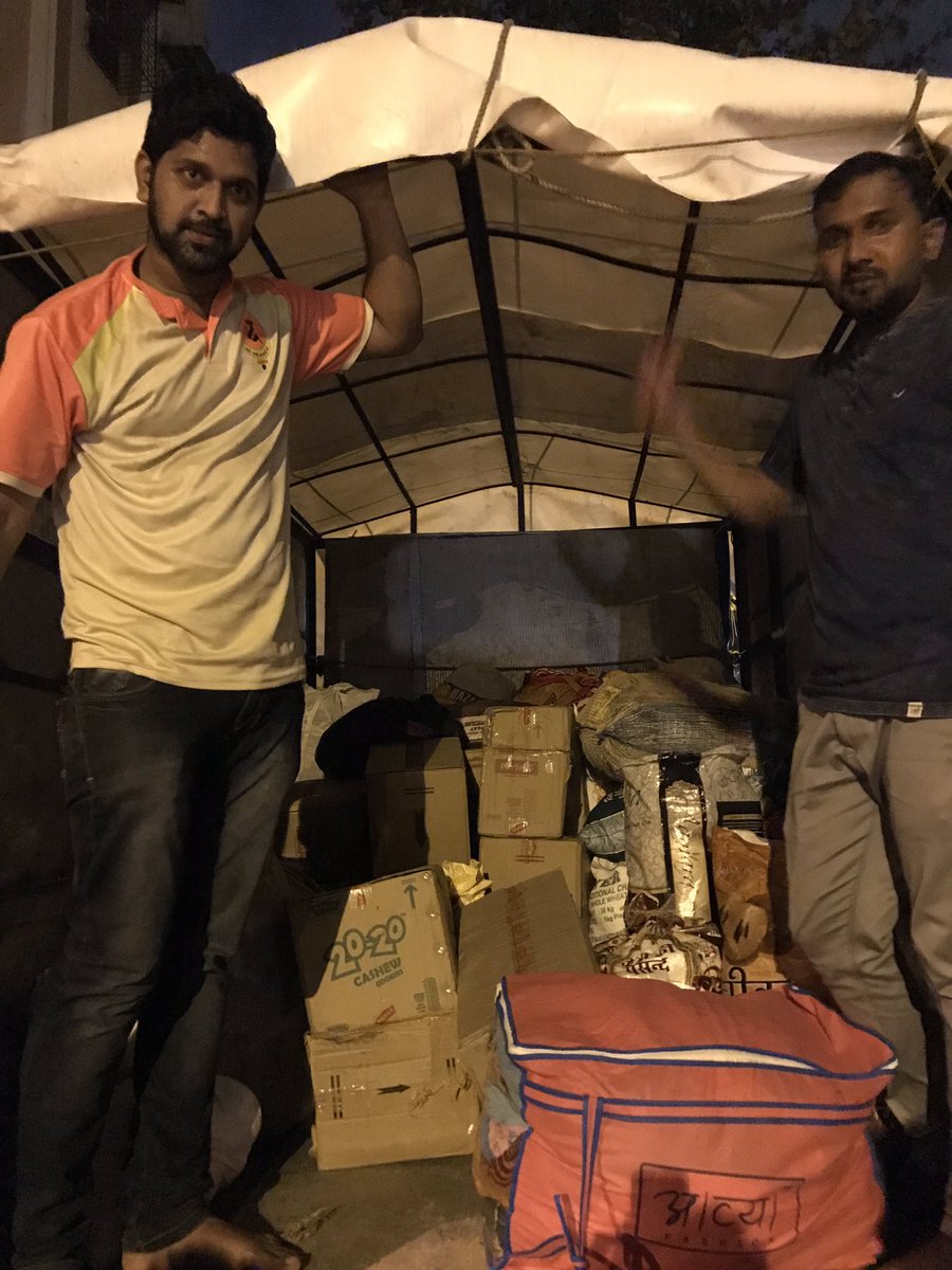 rahulkatkar09's tweet photo. महाराष्ट्र प्रदेश युवक कॉंग्रेस च्या माध्यमातून पुरग्रस्तांसाठी मदत साहित्य व स्वच्छता अभियान राबविन्यासाठी कल्याण डोंबिवली जिल्हा युवक कॉंग्रेस सज्ज

एक मदतीचा हाथ #FloodRelief #StandWithSangali #StandWithKolhapur https://t.co/aPlAym6ptQ