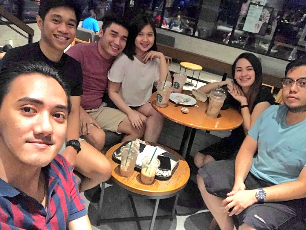 1yndonbridge's tweet photo. Last night with le cousins and friends. #TeamStressFree Blessed Sunday guys. !!! https://t.co/h4vdFtrWqg