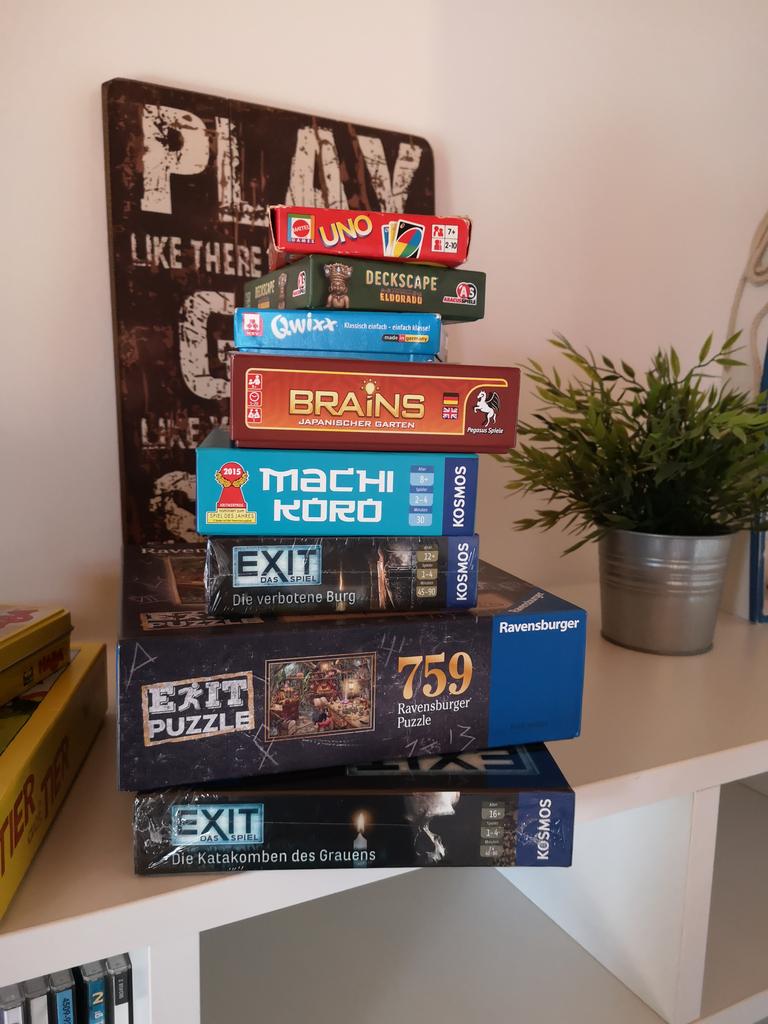 Turmgefluester's tweet image. Urlaub 😎 Natürlich mit dem ein oder anderen Spiel, was mitmusste 😇 #undihrso #abendbeschäftigung