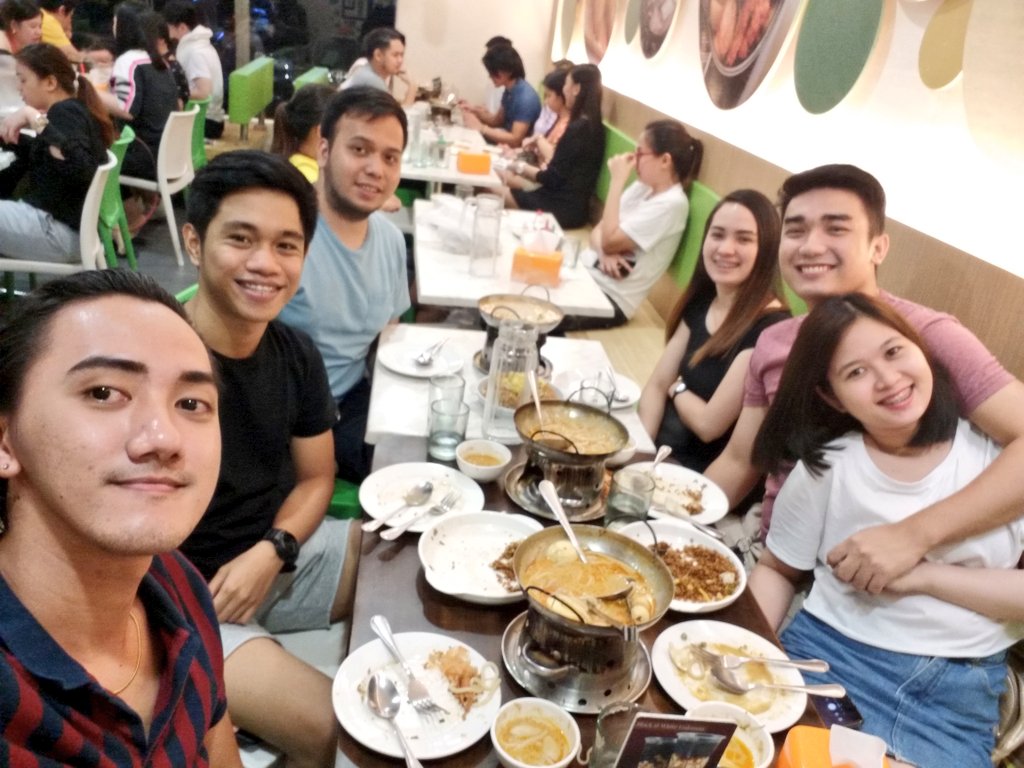 1yndonbridge's tweet photo. Last night with le cousins and friends. #TeamStressFree Blessed Sunday guys. !!! https://t.co/h4vdFtrWqg
