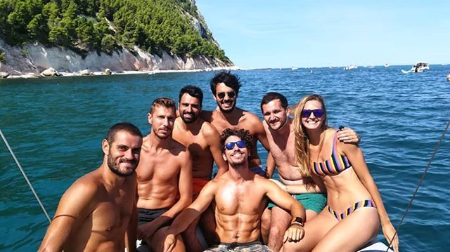 Tassiuxx's tweet photo. Giretto in barca per le meraviglie del Monte Conero 
#estate2019 #conero #spiagge #meravigliemarchigiane #amici #sorrisi #godersilestate https://t.co/ZJrZEd0gWH https://t.co/ZBOIbjXBK8