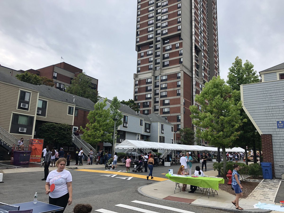 KenzieBok's tweet photo. Been a great week in #MissionHill: strong rally/canvass of whole area w/ @SoniaChangDiaz &amp; @UNITEHERE26, awesome event hosted by lots of neighbors at @PuddingstoneT, then today’s cheerful block party at Roxbury Tenants of Harvard! Plus more doors. :-) #district8 #bospoli #mapoli https://t.co/n7QPACoXlR