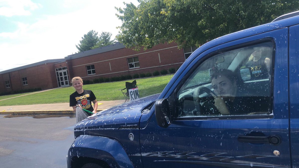 pvcats2020's tweet photo. The senior class car wash was a HUGE success! We raised $380 and counting! All this money will go to having an AMAZING student section this year! Thank you to everyone that came out and showed you support! GO BEARCATS! 💛🐾 https://t.co/eE4HJIqdoo