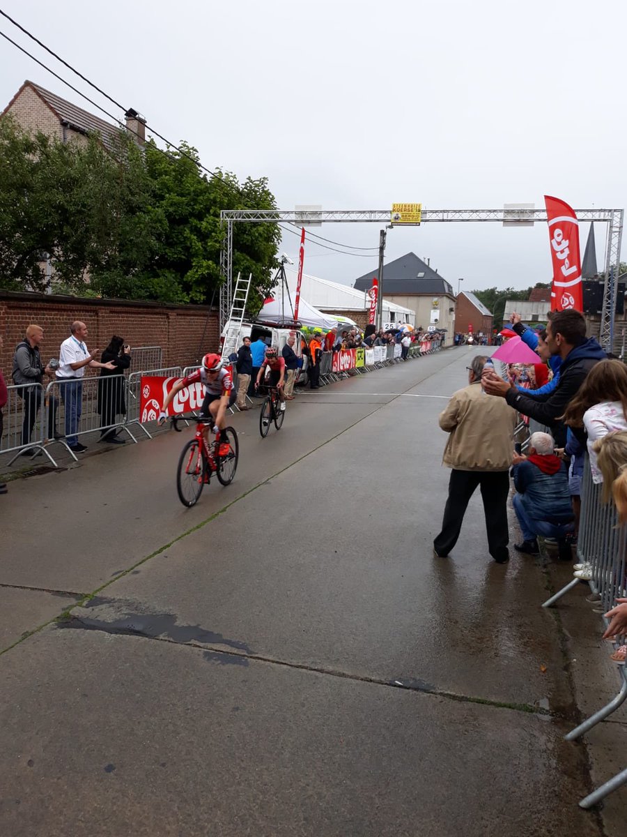 pepebike_1's tweet photo. #flandersladiesclassic #sofiedevuyst (1.2)🇧🇪 🏁
126,2 km - 159 atletas
Prova com chuva, muitos cortes e 105 abandonos ! 😬
As belgas Julie Van De Velde e Sofie de Vuyst, escapadas, disputaram a vitória metro a metro, com vitória para a atleta Lotto Soudal.
Só 54 🚴♀️ completaram. https://t.co/gEu8oLyJhs