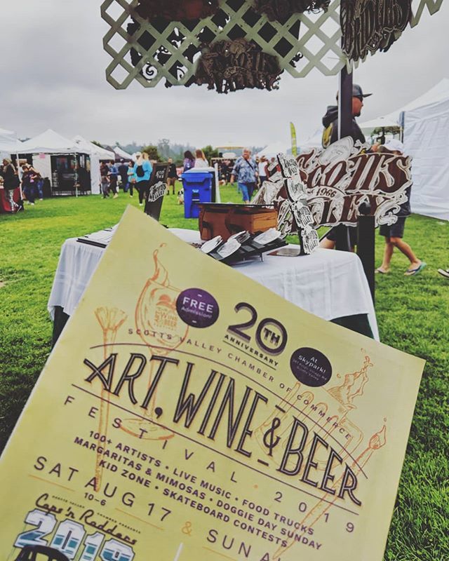 OrignauxMoose's tweet image. Still waiting on the sun, but at least it's not 150 degrees! We're having fun and looking forward to tomorrow. Come by and see us!🍷
.
#scottsvalley #artwineandbeer #festival #weekendfun #santacruz