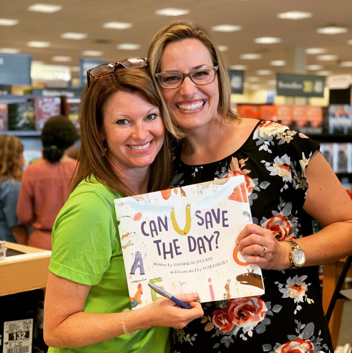 AmyBeamanBooks's tweet photo. Congratulations, @iwriteforkidz on the launch of Can U Save the Day? Awesome writing. Amazing author. Beautiful book. #therealdeal https://t.co/YW4CNZlL52