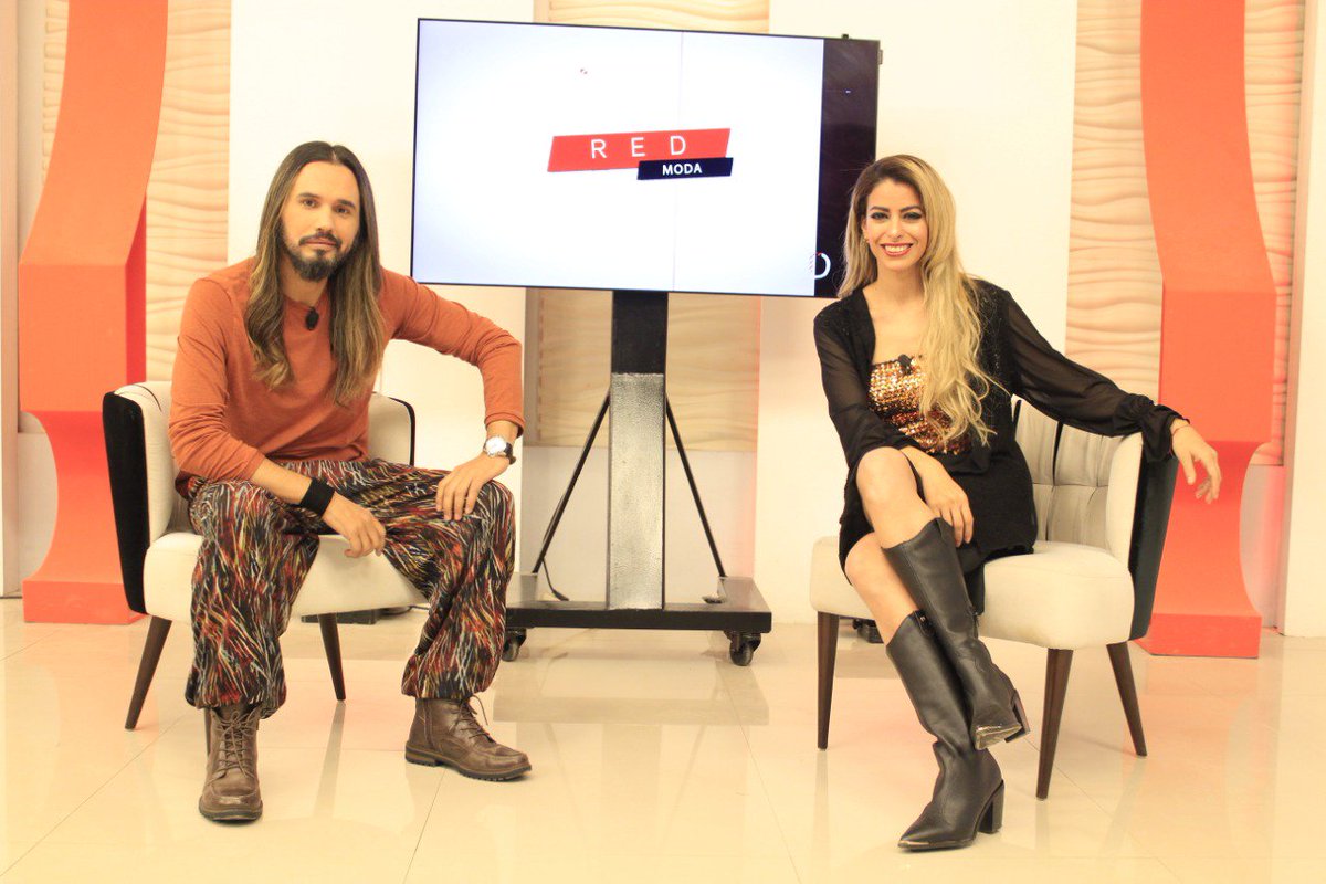 trecepy's tweet photo. Ya te acompañan @norma_friedmann y @javier_dure con lo último en tendencias y los mejores tips del fashion world 👠👗👜 #RedModaTv 💫✨ ahora al aire de la #RPC 📺 https://t.co/Tm2MMsoQ7p