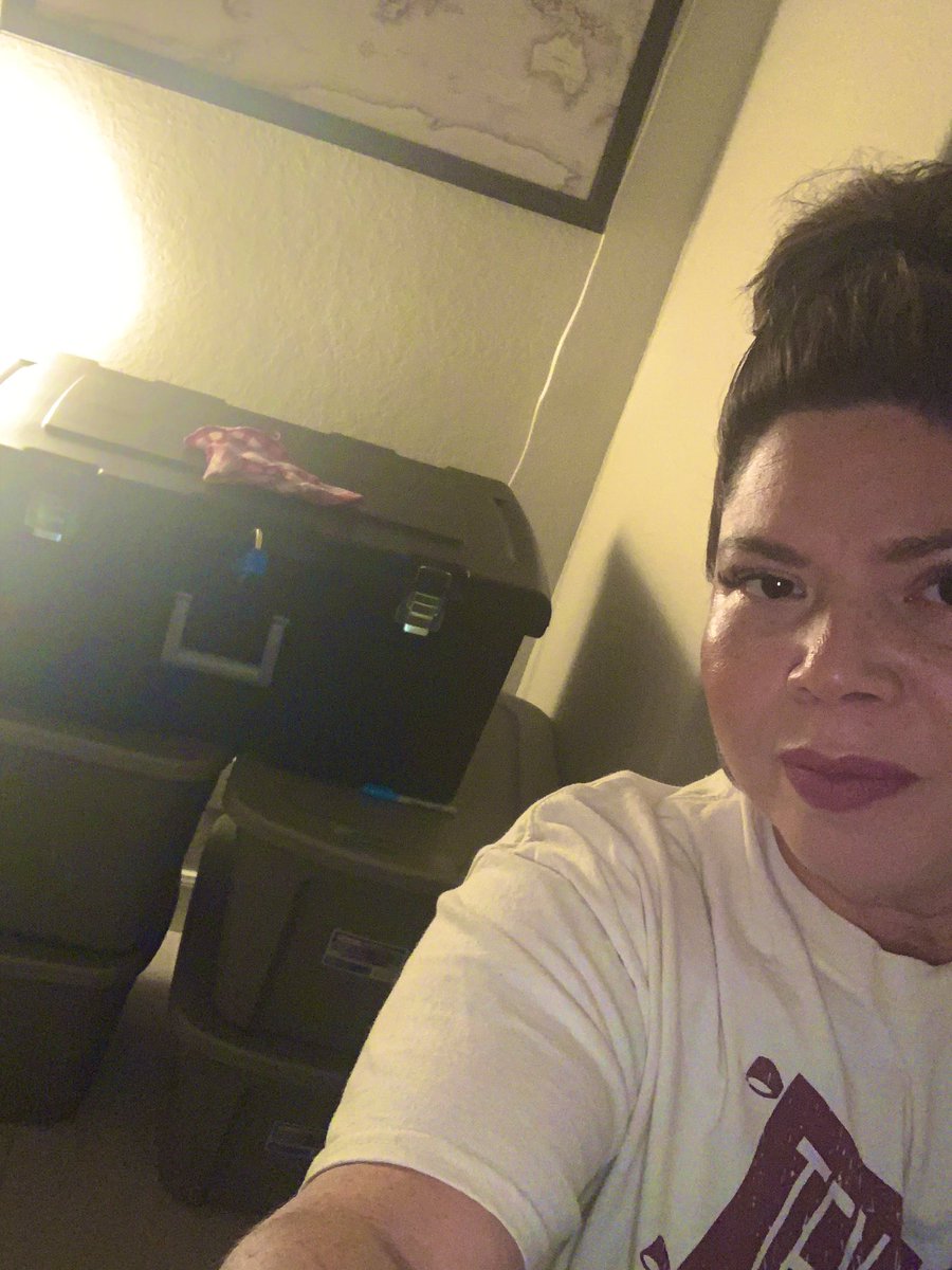 Jo_AnnVasquez's tweet photo. Summer cleaning “packing” selfie. #VAMSummerFun @NISDMyers https://t.co/tV3u12ZeqJ