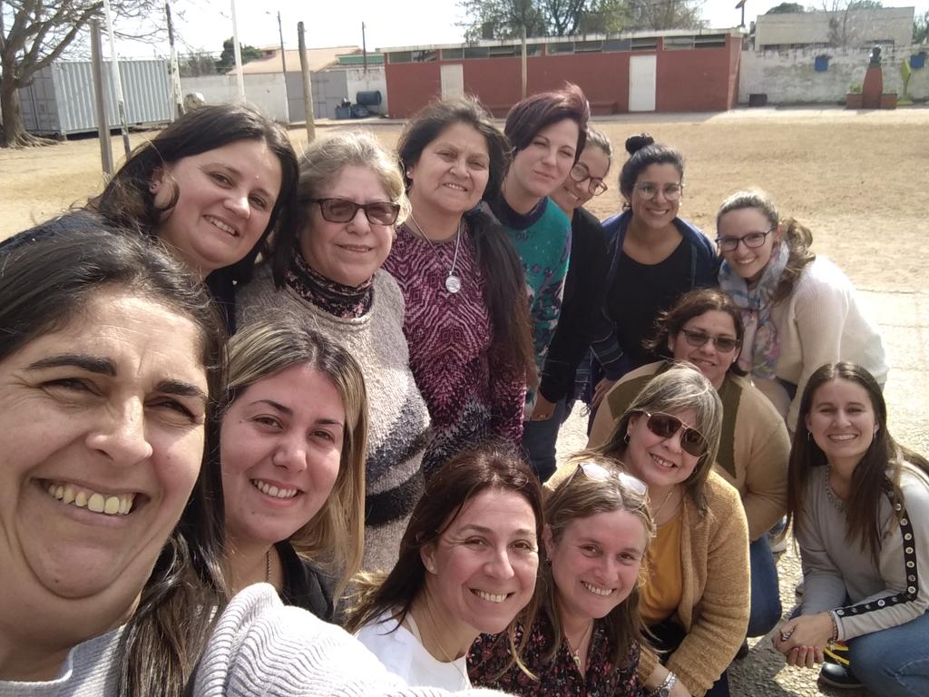 vcampanella2's tweet photo. No saben lo que es Río Branco!!! Hoy sábado las maestras de la escuela 18 de esa ciudad nos recibieron para intercambiar sobre GeoGebra. @PatyCoiro genia total! Siempre se aprende con compañeros así!! 
Ya nos veremos nuevamente en noviembre. El equipo de territorio es un fuego!! https://t.co/j7yS7Rf9PB