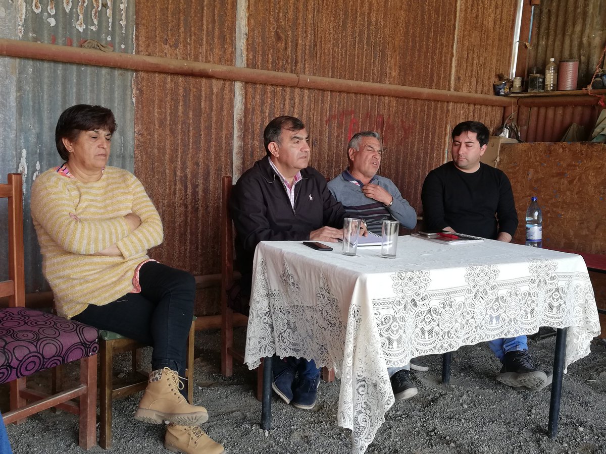 Araya7Carlos's tweet photo. Un verdadero placer compartir en jornada sabatina con vecinos y vecinas del sector La Guanaca en #Punitaqui, avanzaremos junto a ellos en arreglo con maquinaria de su cancha de carrera y nos comprometimos con una nueva sede comunitaria para reuniones. #JuntosConstruyendoFuturo https://t.co/GnLy493HFd