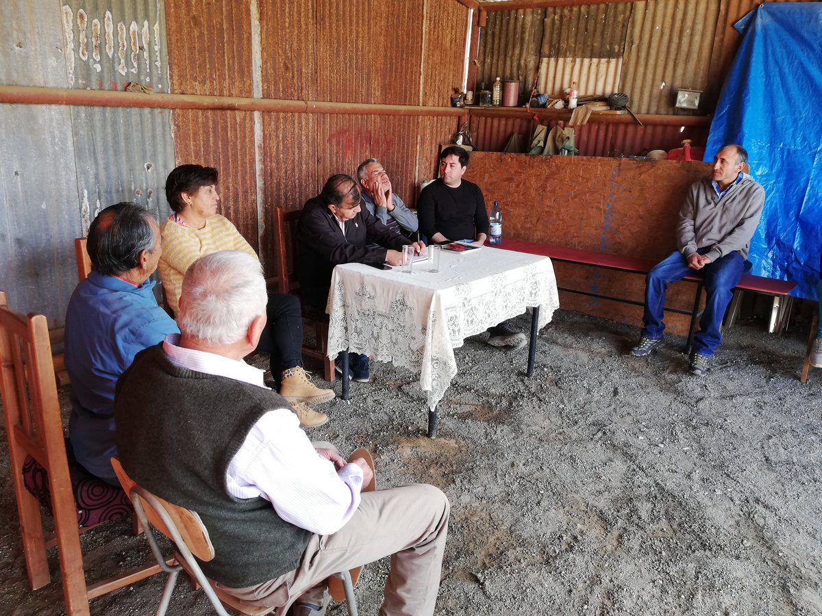 Araya7Carlos's tweet photo. Un verdadero placer compartir en jornada sabatina con vecinos y vecinas del sector La Guanaca en #Punitaqui, avanzaremos junto a ellos en arreglo con maquinaria de su cancha de carrera y nos comprometimos con una nueva sede comunitaria para reuniones. #JuntosConstruyendoFuturo https://t.co/GnLy493HFd