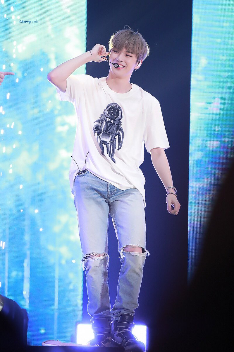 cherrycola_nw's tweet photo. 190816 깨지지말고 올라가라😭 청춘댕댕💕🐶💕🐶
#강다니엘 #다니엘 #KANGDANIEL #DANIEL https://t.co/MyvhoiVWVI