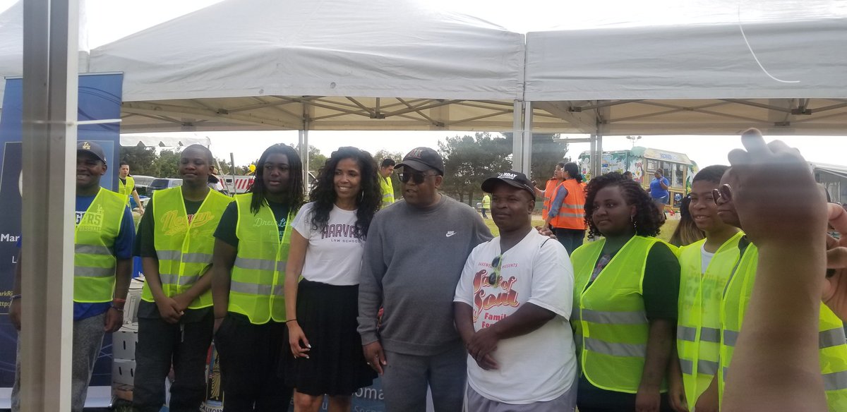 SharitaSunshine's tweet photo. Ready to get moving at the SD2 2019 Walk for Health &amp; Back to School Community Health &amp; Resource Fair come join us @MRTHealthTeam @mridleythomas https://t.co/AjxAZz60w8