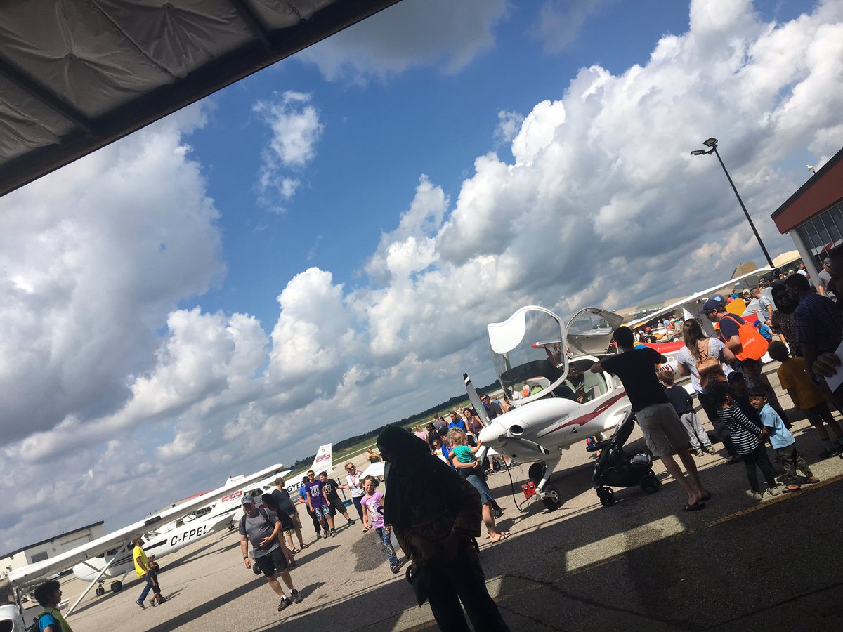 CHYM967's tweet photo. Scenic tours, flight simulators and so much more!! What a better way to spend your Saturday!
#aviationfunday happening until 4pm today, free admission with a donation to the food bank! @FlyYKF @FoodBankWatReg
#planes #familyfun #clouds #fun #weekendvibes #kwawesome #pilots https://t.co/7DUBQQumXI