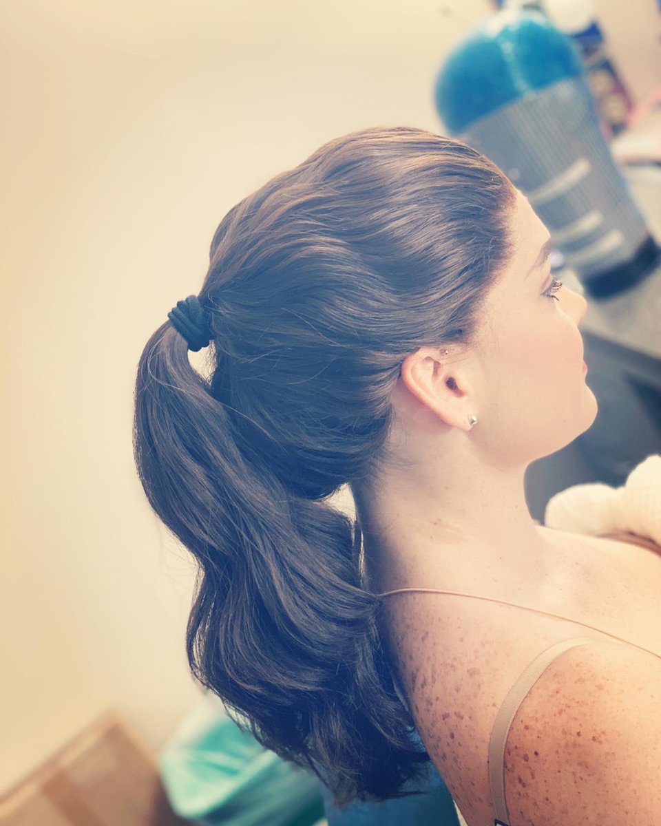 CteenDryer's tweet photo. Another flashback to the end of Jenna as a blonde and the beginning of me geeking out that I get to wear @SaraBareilles brunette wig. I’m not gonna lie. I was pretty excited. #herhairisfullofsecrets #sisterhoodofthetravelingwig #dwyeratthediner #sugarbutterdwyer @WaitressTour https://t.co/zLNxzgqFqk