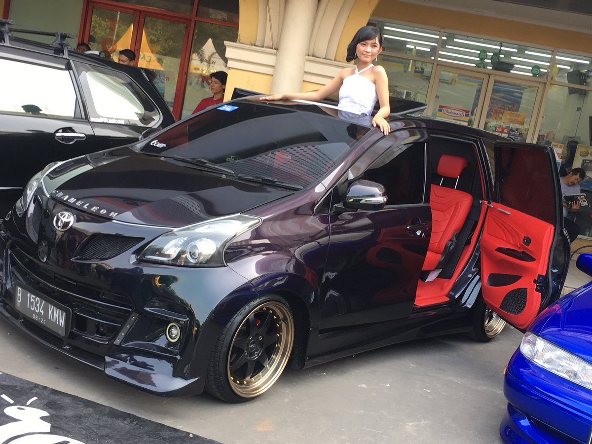 SiuRudy's tweet photo. TOYOTA VELOZ CHAMELEON.                 Meraih Trophy Penghargaan                      BEST KILLER COLOR.                                Dlm Event Patriot Otofest 2019 at Revo Town Bekasi Barat 17082019.
@Velozcommunity @ToyotaID @bambang_bangun @didysoe https://t.co/wS9A4lrz8P