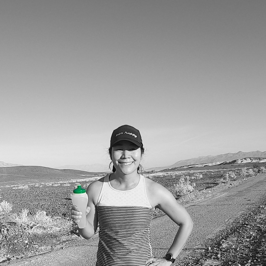 SimpleHydration's tweet photo. @SimpleHydration Run Team’s @runhikenplay staying hydrated in #DeathValley, California. #extraprofilephoto #shrunteam #runsimple #simplehydration #running #runner #trainingrun #loverunning https://t.co/daWWCyakSO
