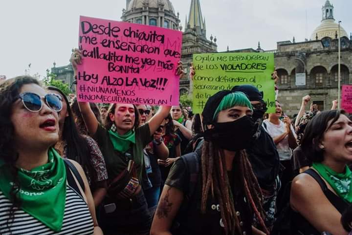 LoreGomezM's tweet photo. Estas morras me dan fuerza. No nos van a callar. 

#NoMeCuidanMeViolan

GDL| Fotos de @ Le Diable https://t.co/rei0FPVsy8