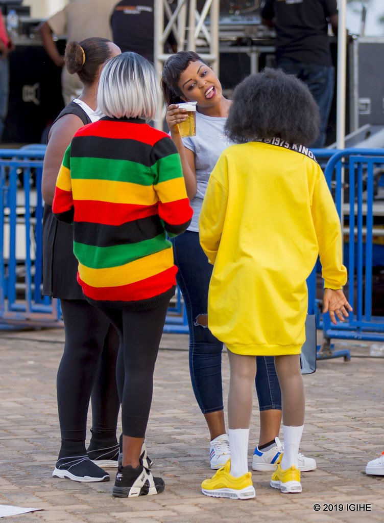 AkayezuJa's tweet photo. The show has started already!

If you're in your way please hurry up

#IwacuMuzikaFestival2019 
#SimbaInKigali
#SimbaInRwanda

Photos: @IGIHE https://t.co/CbgyeI7DqU