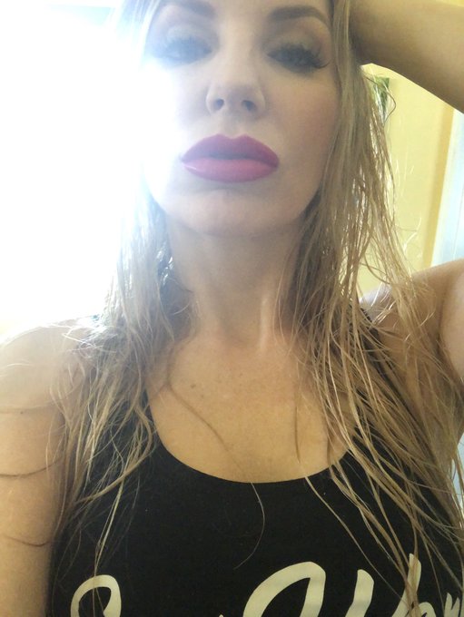 1 pic. Spanked and showered ? https://t.co/qm5PeEEdxk