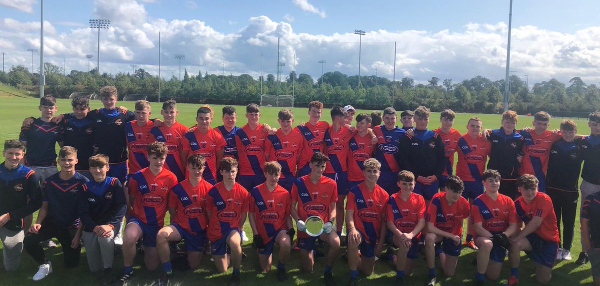 Congratulations to our U15 Footballers who won the Dermot Early All Ireland Shield after 4-3 on penalties against Wexford in Abbottstown 🙌🏆
1-7 to 1-7 after full time.
1-9 to 1-9 after extra time. 

Captain Jamie Kearney from Clann Eireann pictures receiving the shield.