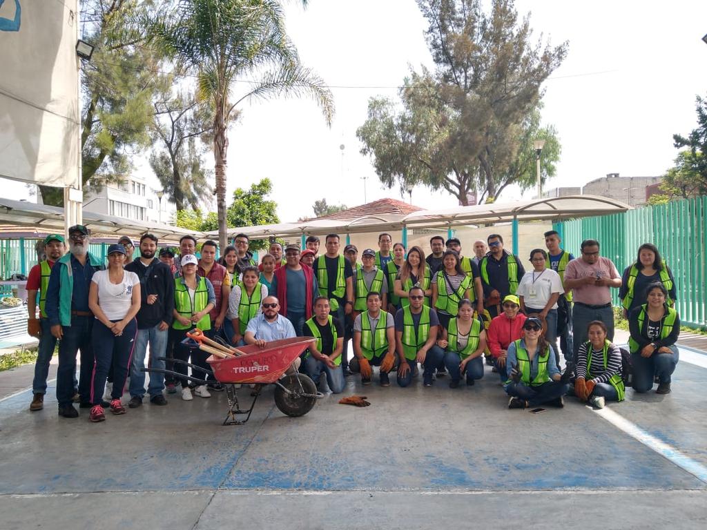 SeGobCDMX's tweet photo. #Hoy equipo SecGob participó en #RetoVerde sembrando nuevas especies de plantas en el Centro Cultural Juan Rulfo @TuAlcaldiaGAM @Claudiashein @fchiguil @rosaicela_ https://t.co/PmQo73I1lO