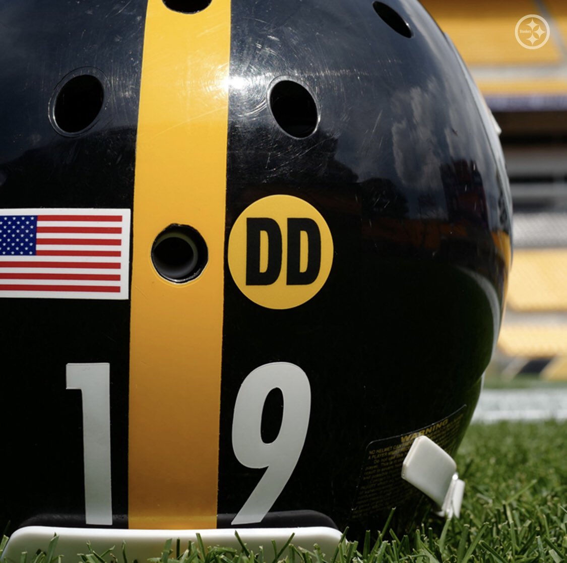 Steel_Faithful's tweet photo. Steelers will wear a “DD” decal on their helmets during the season to honor Darryl Drake.. Very cool! #RIPcoach #ForDrake https://t.co/t2dnd3ESNg