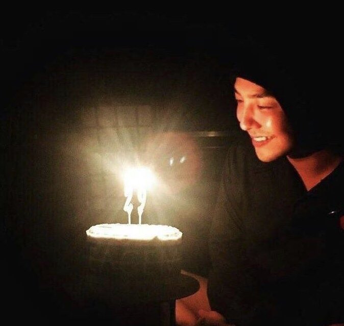 haleleng's tweet photo. HAPPY BIRTHDAY MY LOVE❤️
#HappyKINGJIYONGDay 
#Happy818GDay 
#HappyKINGJIYONGDay 
#HappyBirthdayGD https://t.co/9ICeXWvgBF