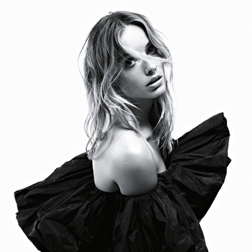 margotarchive's tweet photo. a goddess https://t.co/088ZqVkmia