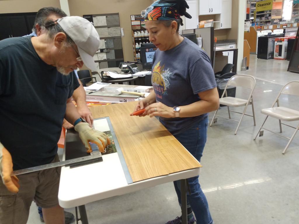 Thd6988B's tweet photo. Our awesome associates Angie and Barry rockin’ that #doityourselfclinic! #d23 #vinylplanks #flooring #homedepotcitybase https://t.co/3cJetv751x