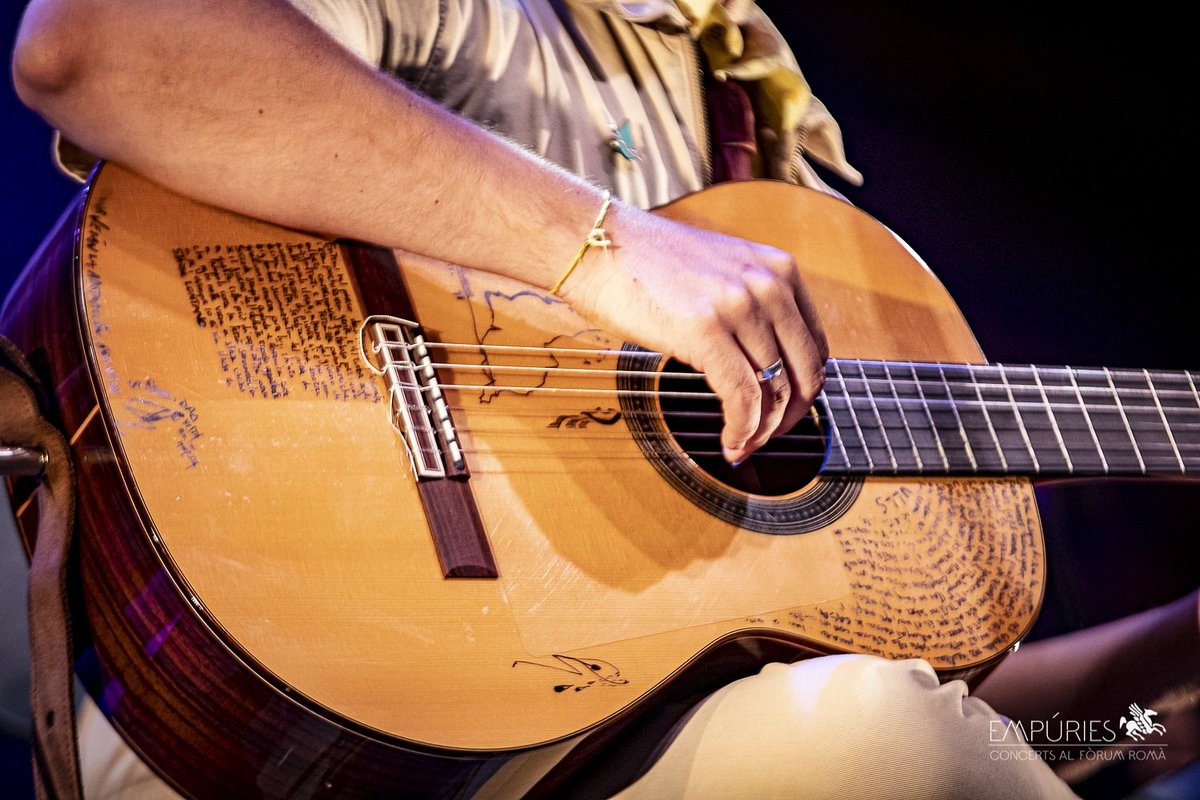 ConcertEmpuries's tweet photo. La música ens mou, no només el cos, també l'ànima i la ment. Quin viatge hem fet junts i quants més ens n'esperen!

📸 @furalabfoto 
🎸 @alessioarenamusica 

#concertsempuries #empuries2019 #empuries19 #alessioarena #elspets #elscatarres #pavvla #andreamotis #suu #ismaelserrano https://t.co/HkC5ZVgXdC