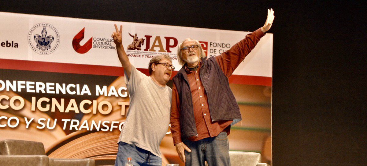 FCEMexico's tweet photo. “El libro está pegado a la vida, ha sido el fulgor que nos sacude y nos eleva”: @Taibo2 y Armando Bartra durante la conferencia que imparten ahora mismo en el @ccubuap 
@Gob_Puebla @LibreriasEducal @BUAPoficial #RepúblicaDeLectores https://t.co/9rXrgltpJQ