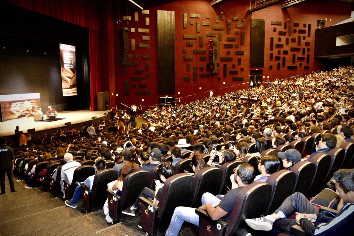 FCEMexico's tweet photo. “El libro está pegado a la vida, ha sido el fulgor que nos sacude y nos eleva”: @Taibo2 y Armando Bartra durante la conferencia que imparten ahora mismo en el @ccubuap 
@Gob_Puebla @LibreriasEducal @BUAPoficial #RepúblicaDeLectores https://t.co/9rXrgltpJQ