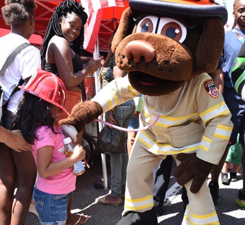 FDNY's tweet photo. Learn to be #FDNYSmart at today’s #FDNY Block Party! Join us at #Engine48 and #Ladder56 at 2417 Webster Ave #Bronx until 4 pm. See a full list of Summer Block Party dates + locations at https://t.co/knqexVdQef https://t.co/lVPFwmiyUe