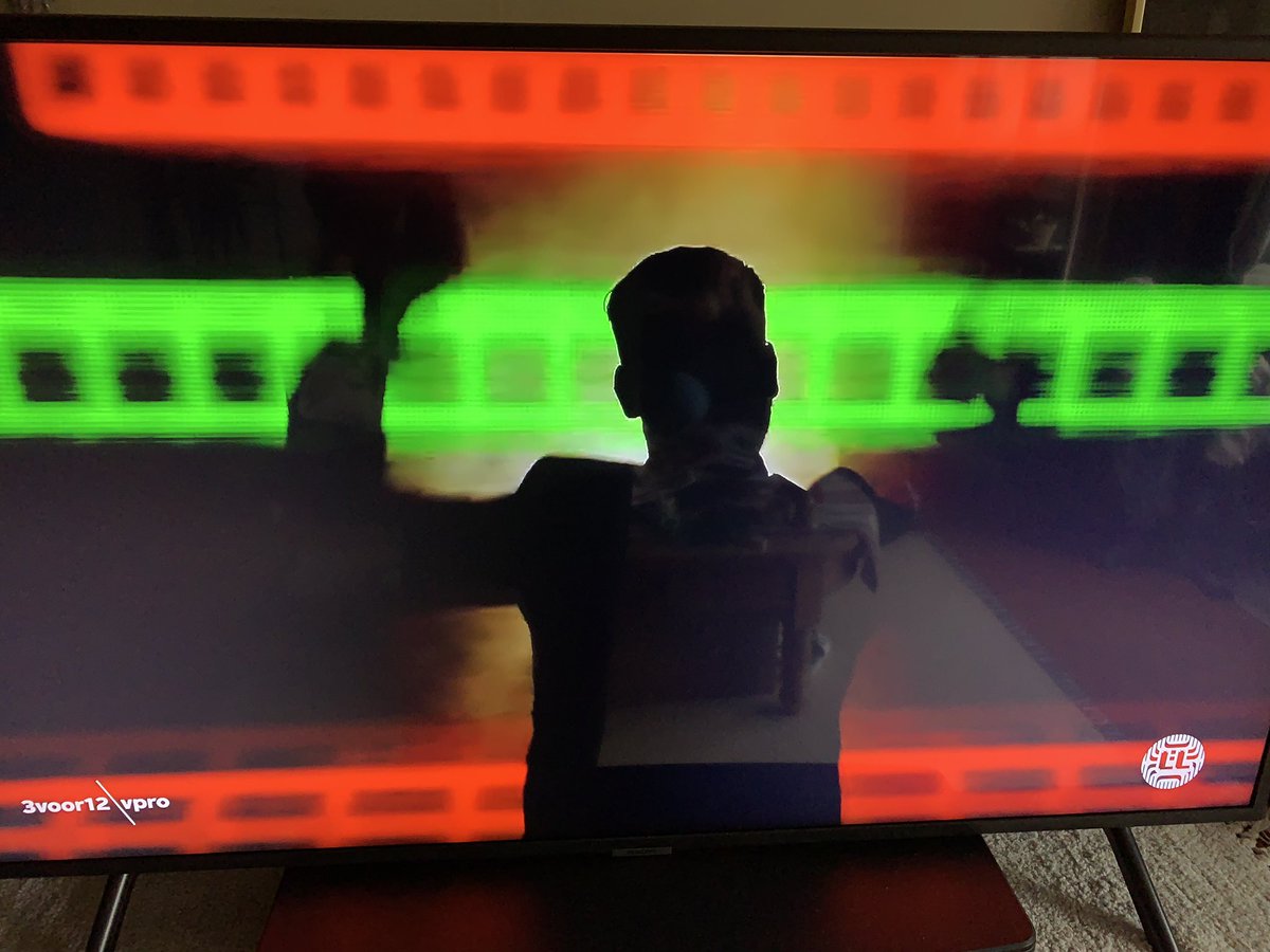 roadburnfest's tweet image. Niet mijn band @destaat, maar zelfs via de @3voor12 registratie spat hun  knallende #LL2019 optreden van het scherm; wat is dit ongelofelijk goed. En maak ik virtueel een hele diepe buiging! @Rapid_Razor_Bob youtu.be/xDu9heoMfl0