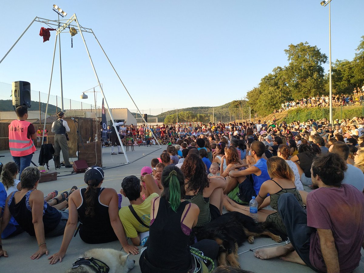 GiraCirc's tweet photo. Comença "Josafat", l'espectacle de @CiaPassabarret, gran premi BBVA de circ 2018 @zirkolikaCAT Amb estrenem l'escenari Trampolí. #Giracirc2019 #Giracirc #circ #Collsuspina https://t.co/dmkPlaMY8x