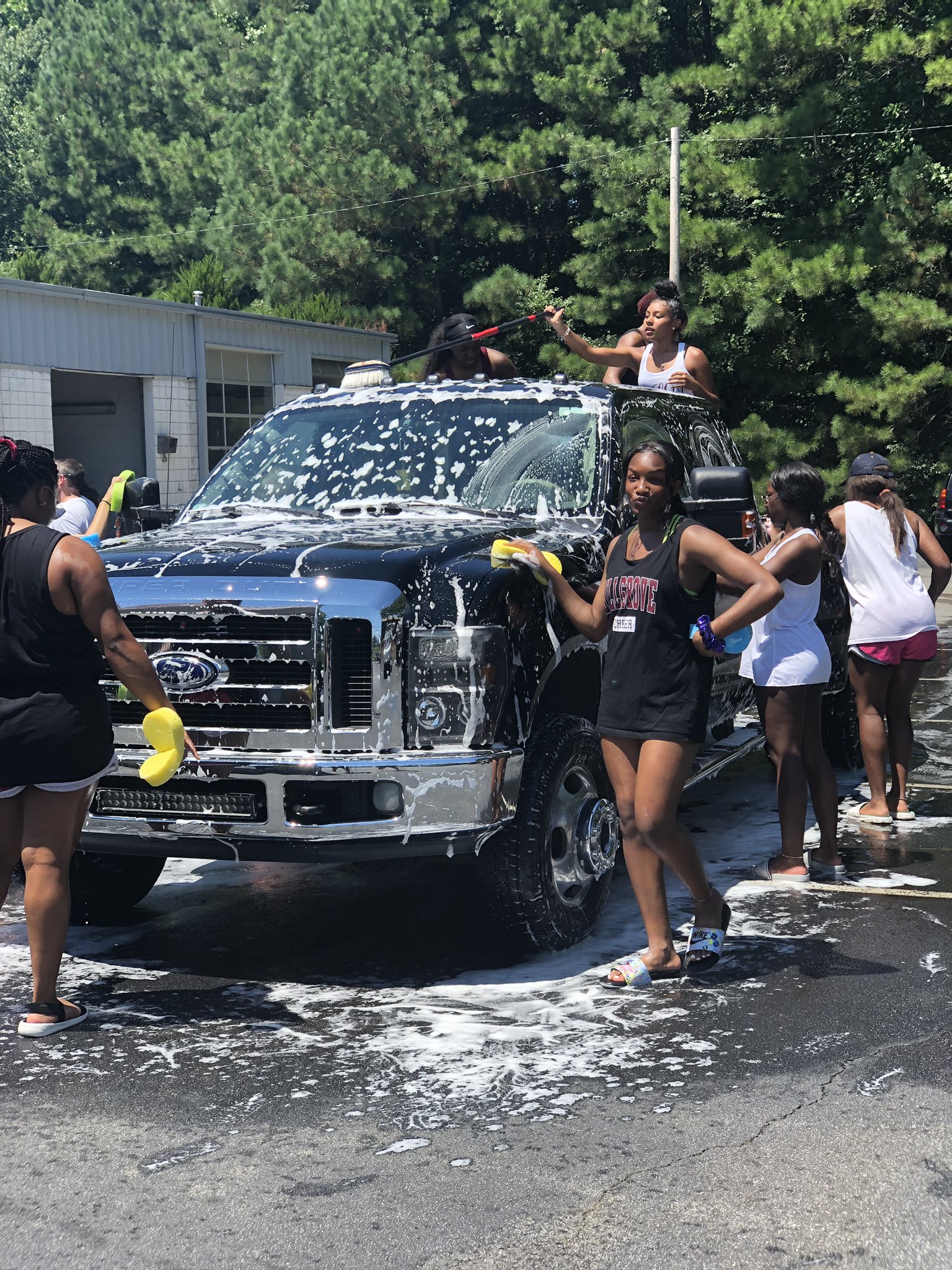 Hillgrove_cheer on Twitter "Hillgrove Cheer Carwash still in full