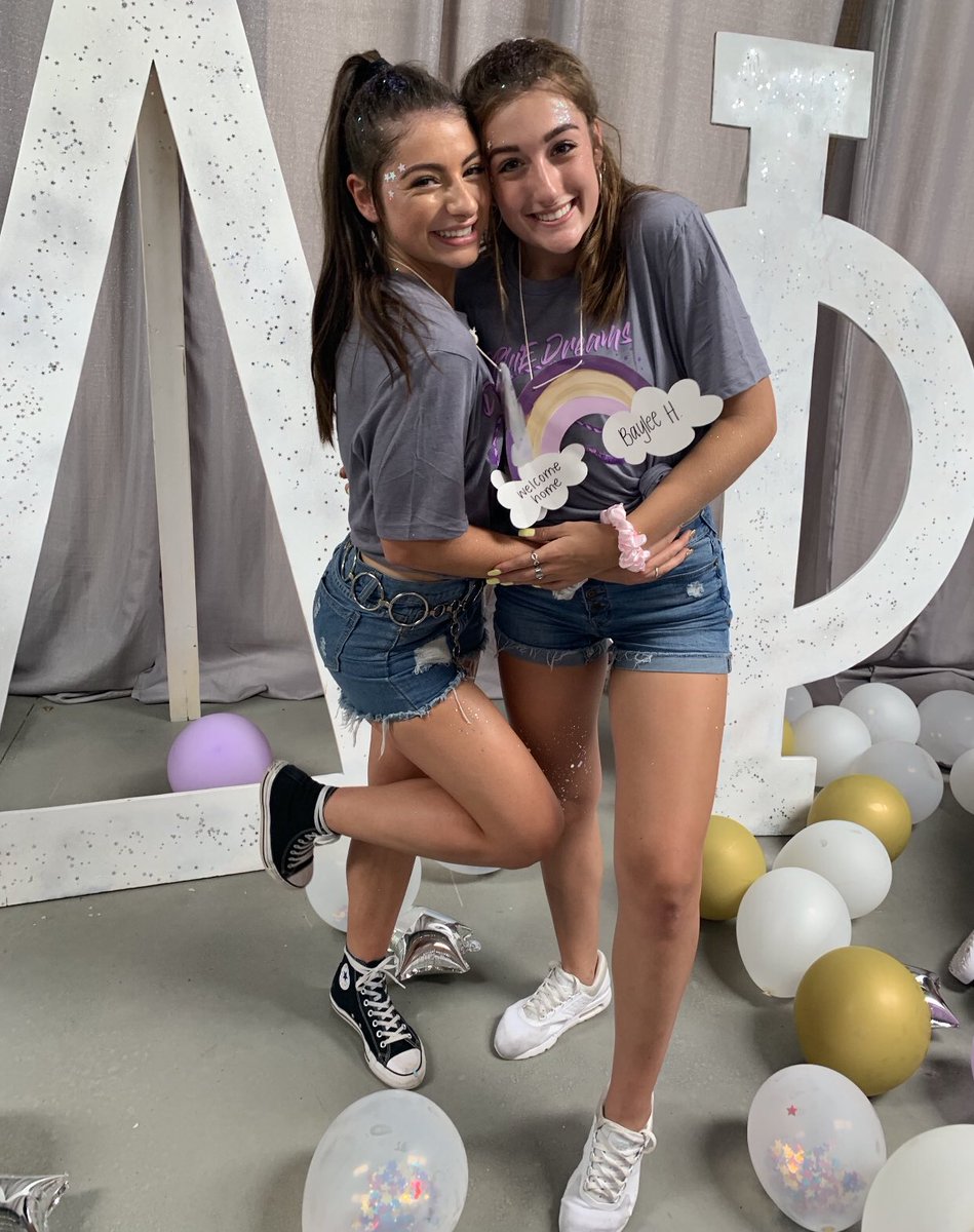 Melisa_Hinders's tweet photo. Some happy Hinders sisters on bid day! DPhiE!!!  @brooke_hinderzz @bayyy_hinders  #SororitySisters 💜💛 #KSU https://t.co/nIoCICDw6X