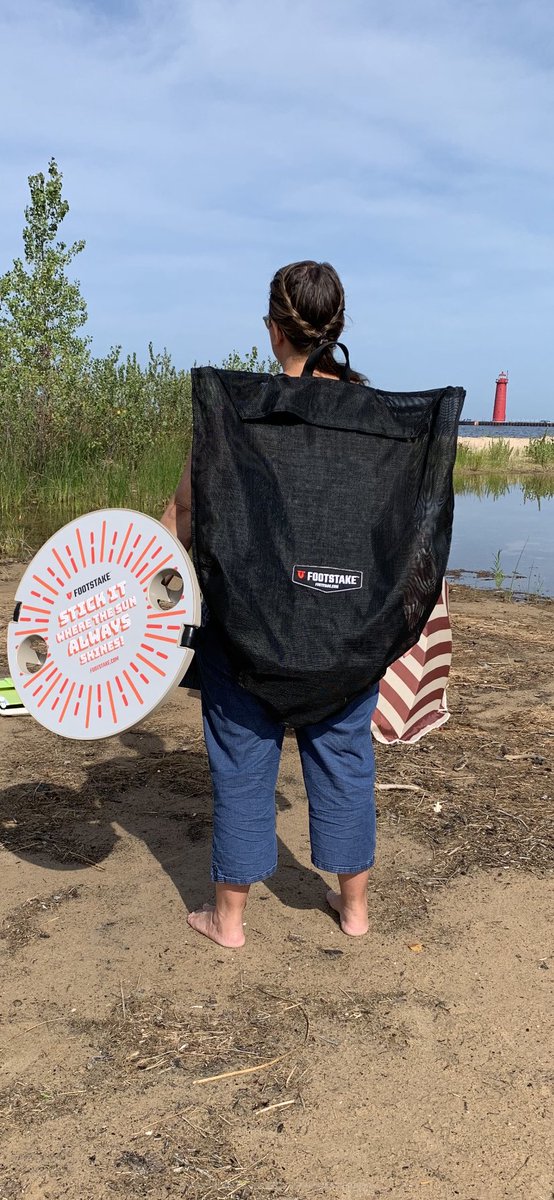 It’s easy to bring your #Footstake beach table with you anywhere. The backpack fits the lightweight tabletop, stand and base right on your back.