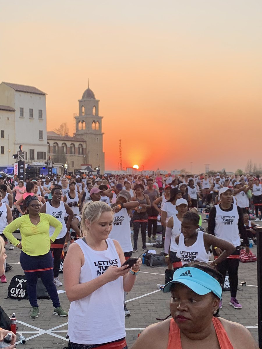 LiveFitbyKay's tweet photo. A whole vibe seeing so many women united in the name of fitness and health๐ซ@WomensHealthSA @LiveFitbyKay @WomensHealthMag #fitnightout https://t.co/TNVNtikb0p